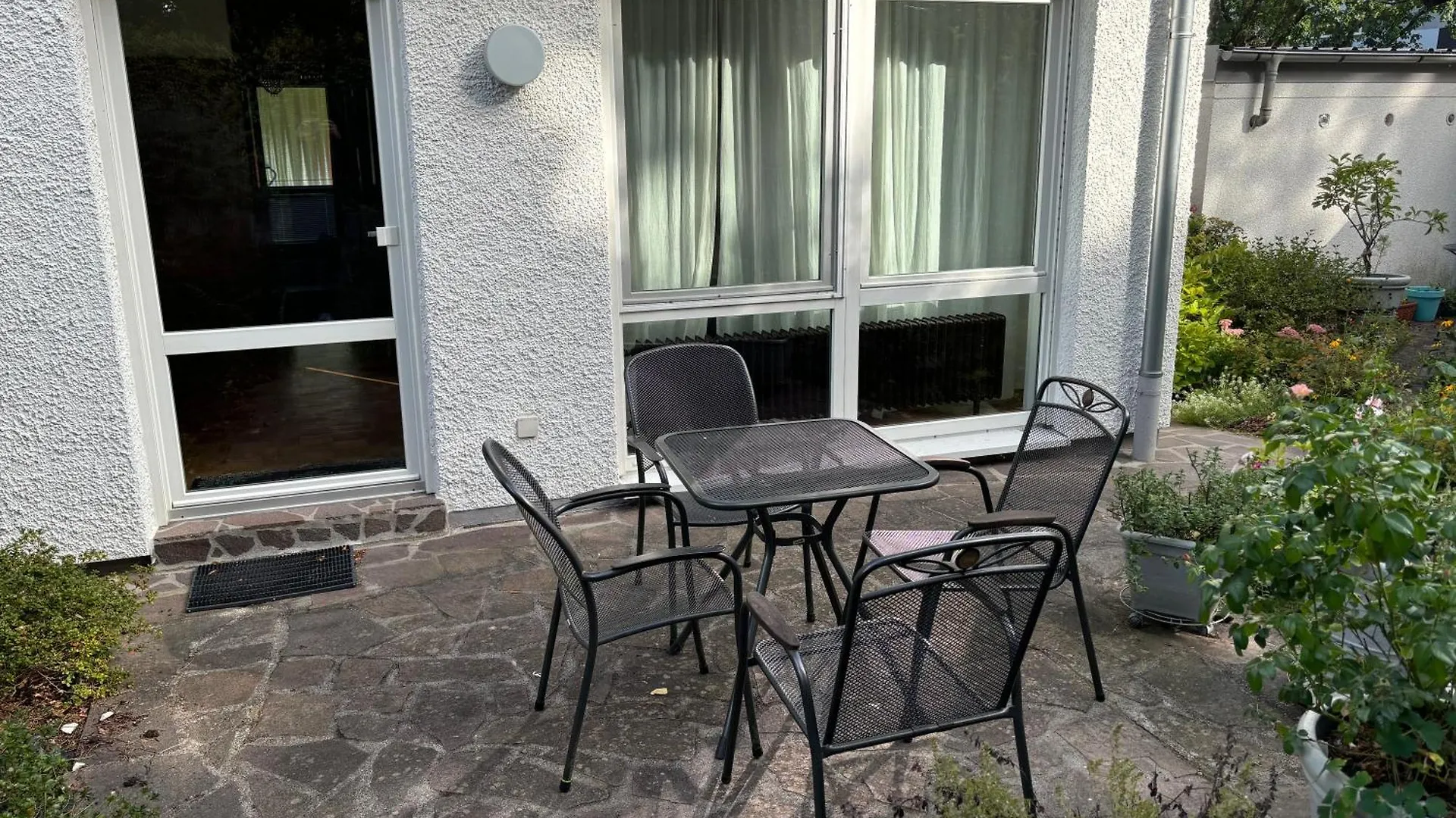 Gartenoase In Der Universitaetsstadt 3 Zimmer Haus Mit Parkplatz Erlangen Germany